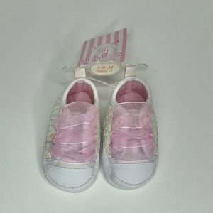Brand new baby tennis shoes size 3-6mo.